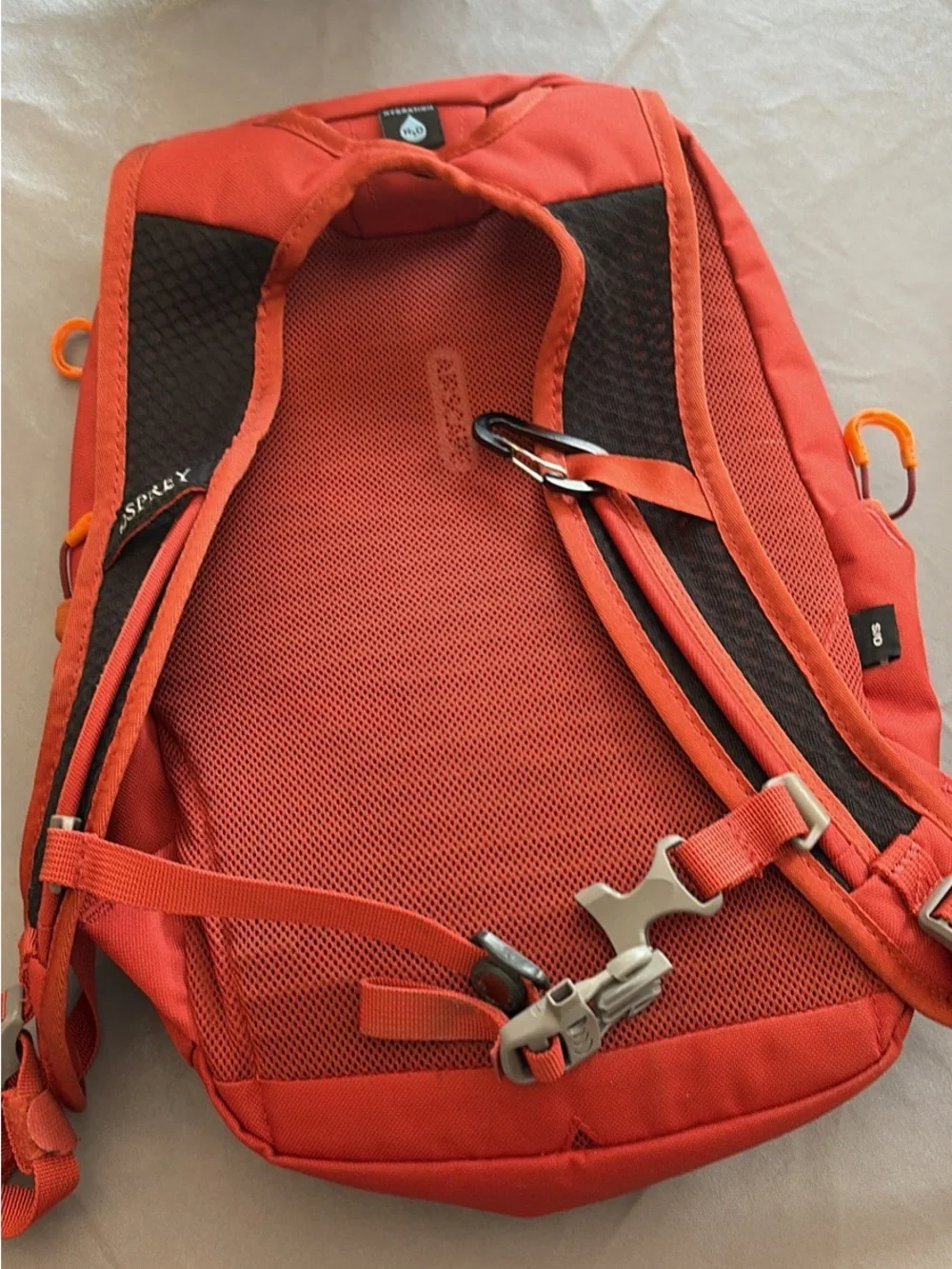OSPREY Kids Daylite Jr Daypack in Bright Orange with Blue Hydration Reservoir